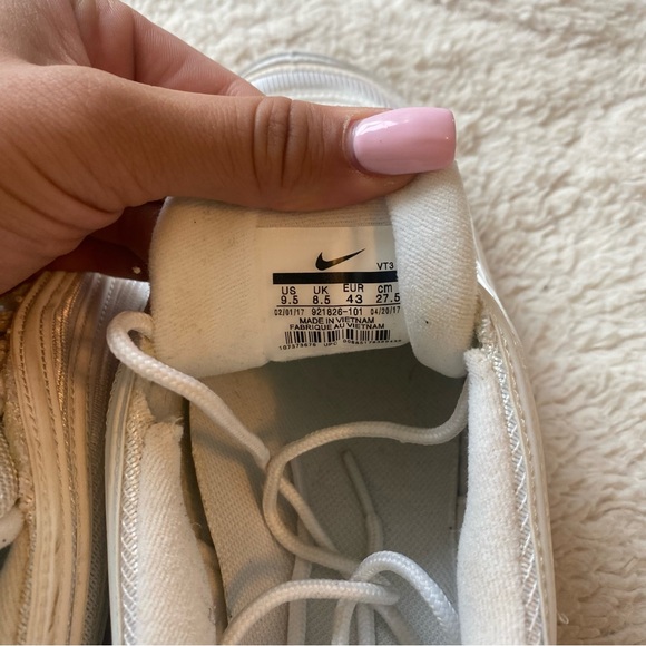 Sneakers - Picture 5 of 6